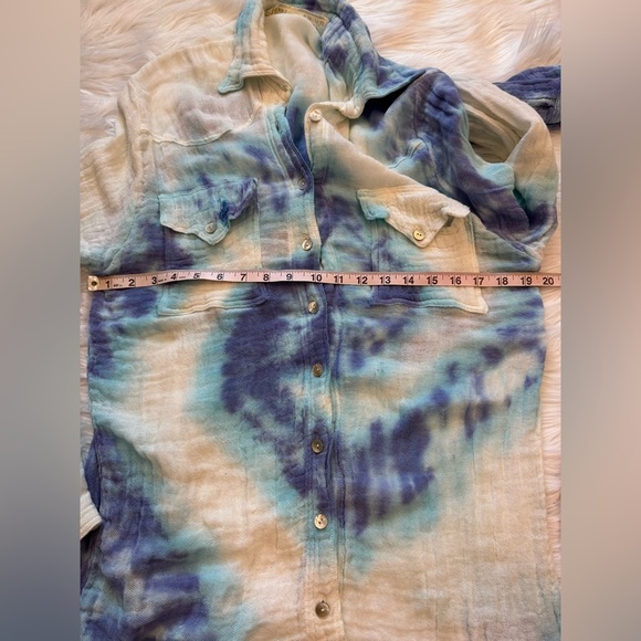 Jen’s pirate booty Venice Beach Button down - Picture 7 of 11